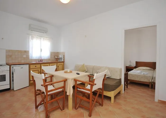 Janos And Apartment Naoussa